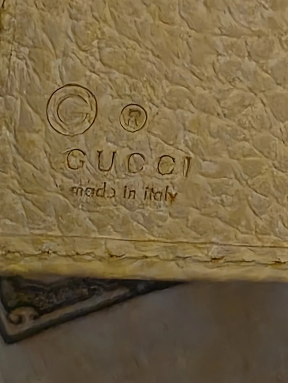 Gucci Interlocking G Bifold Wallet in a beige/LIKE NEW CONDITION/ FULL INCLUSION - Picture 11 of 13